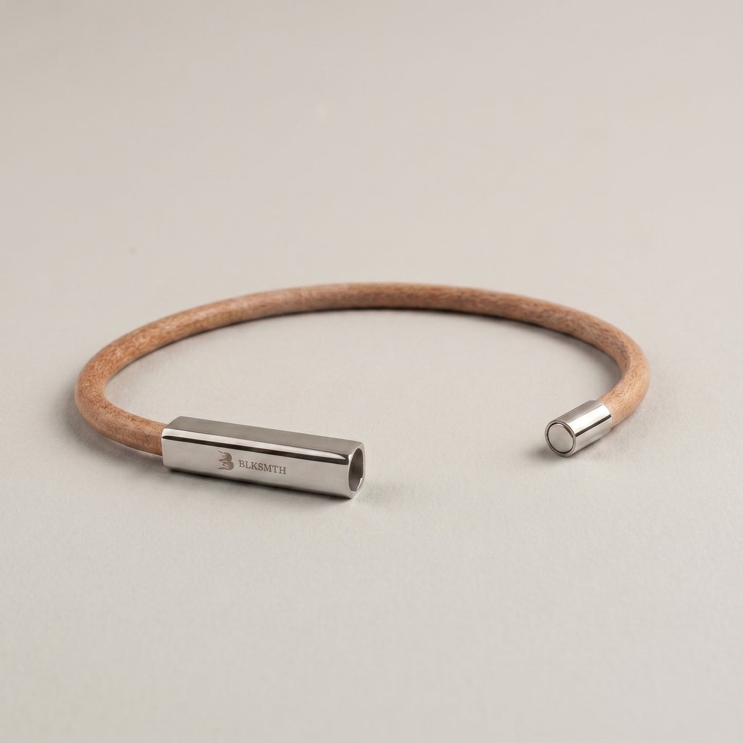 Beige-brown leather bracelet with silver tube clasp and open loop detail