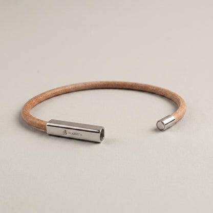 Beige-brown leather bracelet with silver tube clasp and open loop detail