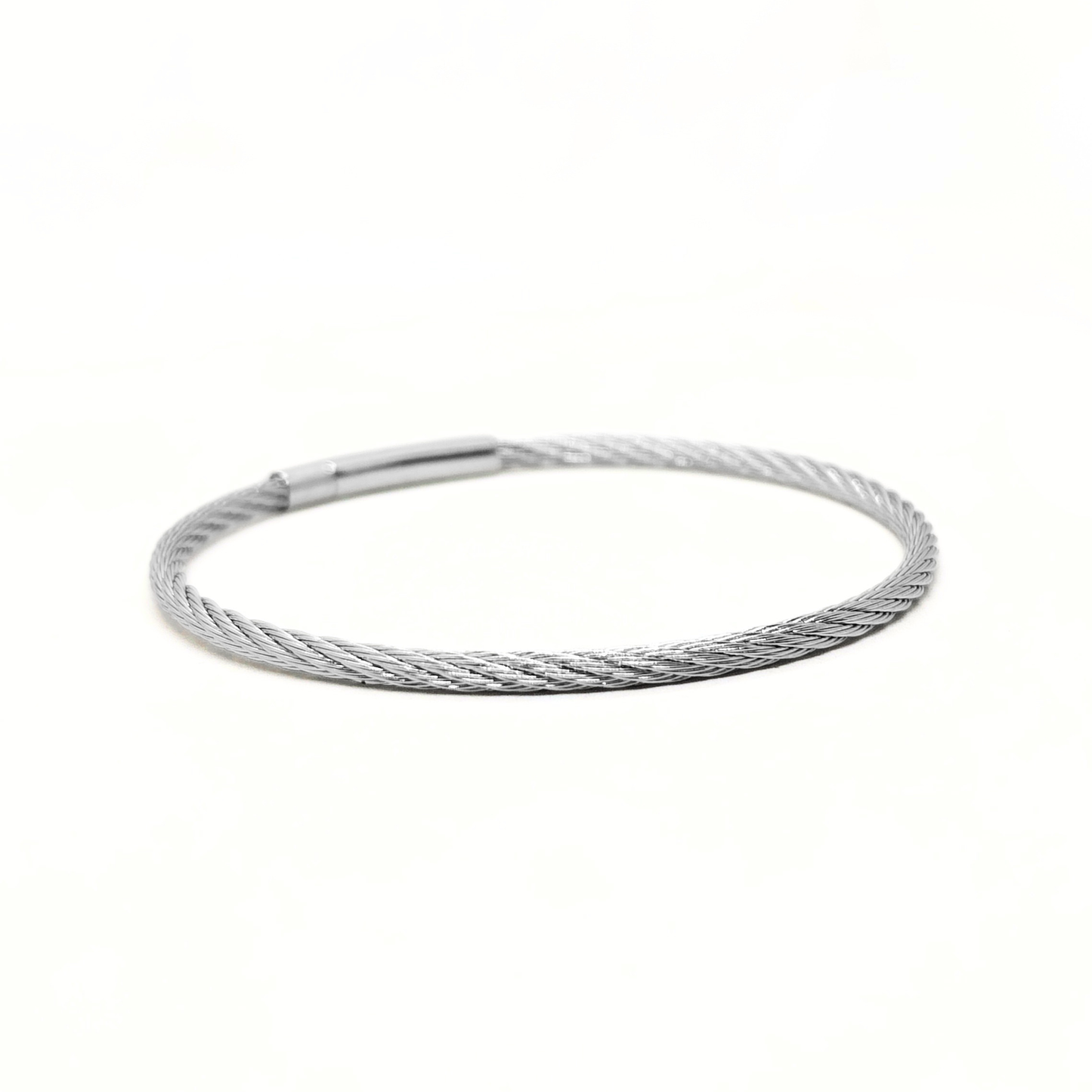 Silver stainless steel bracelet with a twisted design and a magnetic clasp, ideal for men's fashion. Model B-146.