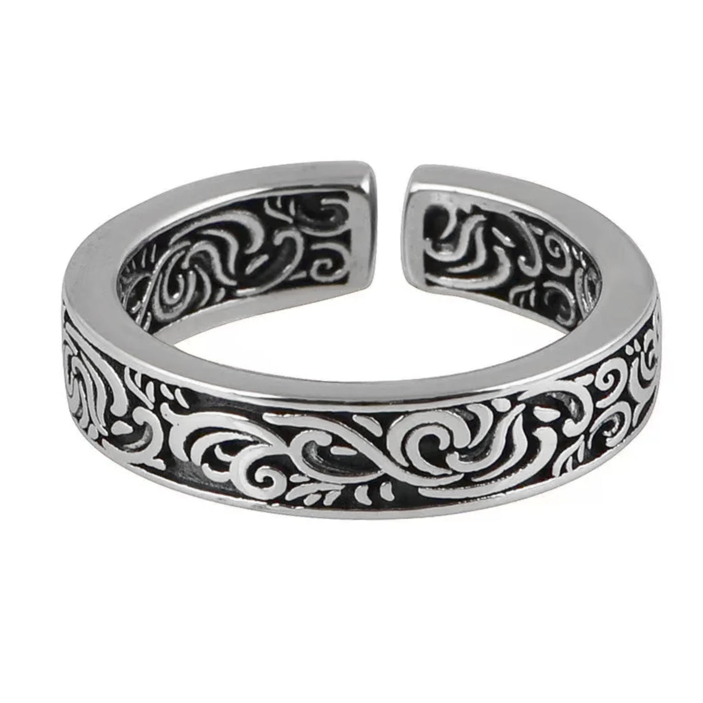 Silver tone men’s ring with black and white scrollwork band