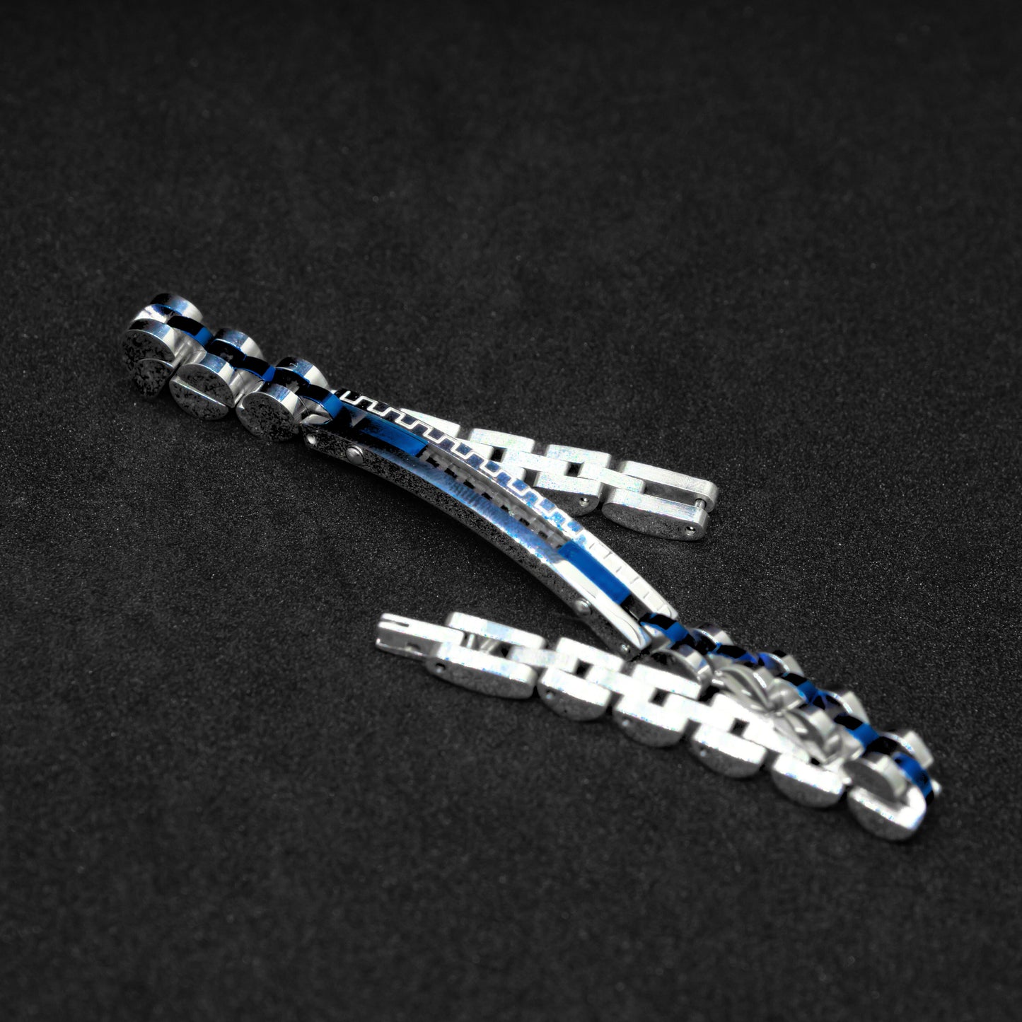 Oceanic Blade Bundle B-39 PN-002 featuring a sleek silver and blue men's bracelet with unique design elements.
