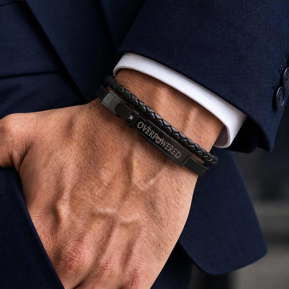إسورة رجالي جلد أسود بسير مضفّر وإبزيم بلوجو فضي، Overpowered Accessories
