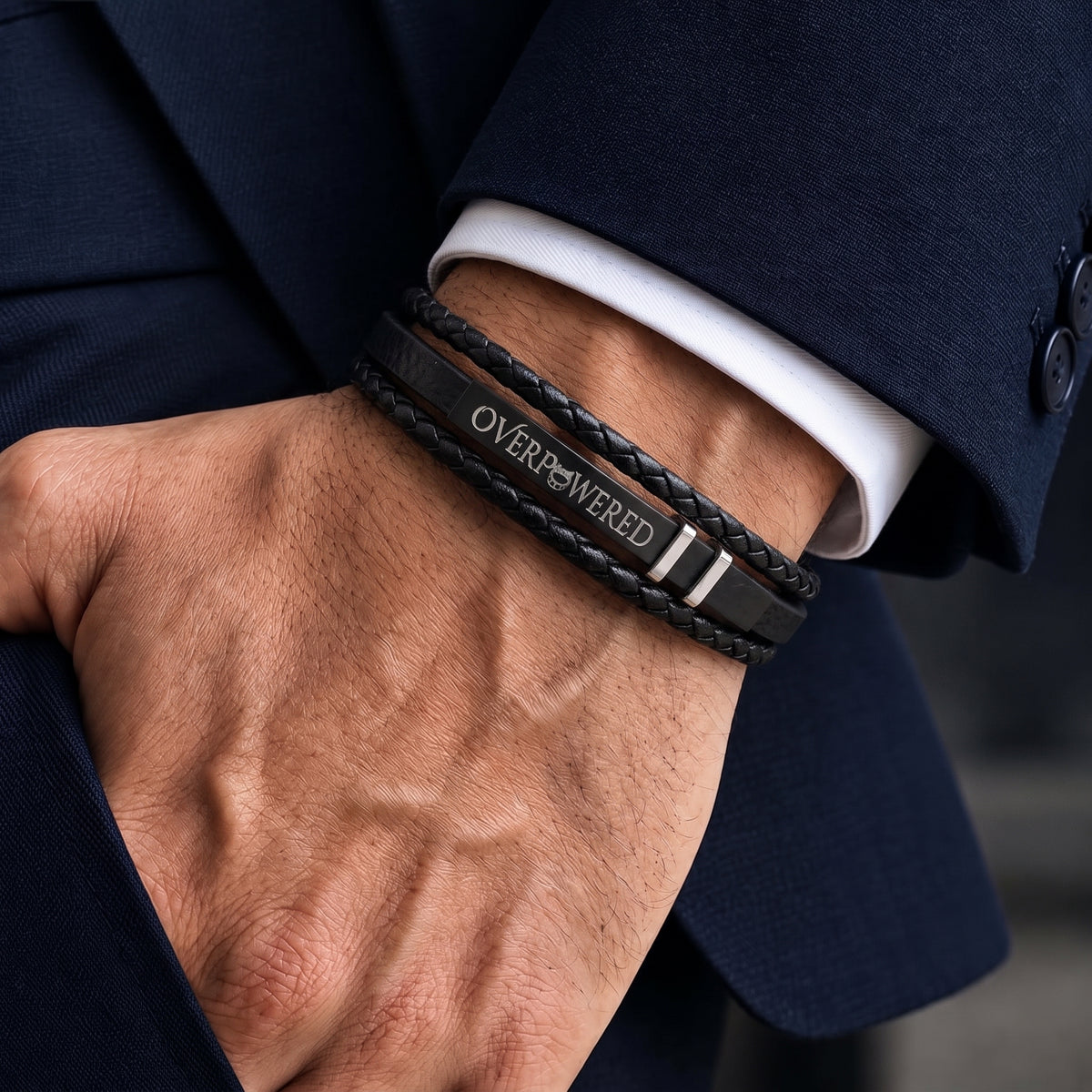 إسورة رجالي جلد أسود مضفّر بحواف بيضا وتفاصيل فضي وبتتظبط على المقاس، Overpowered Accessories
