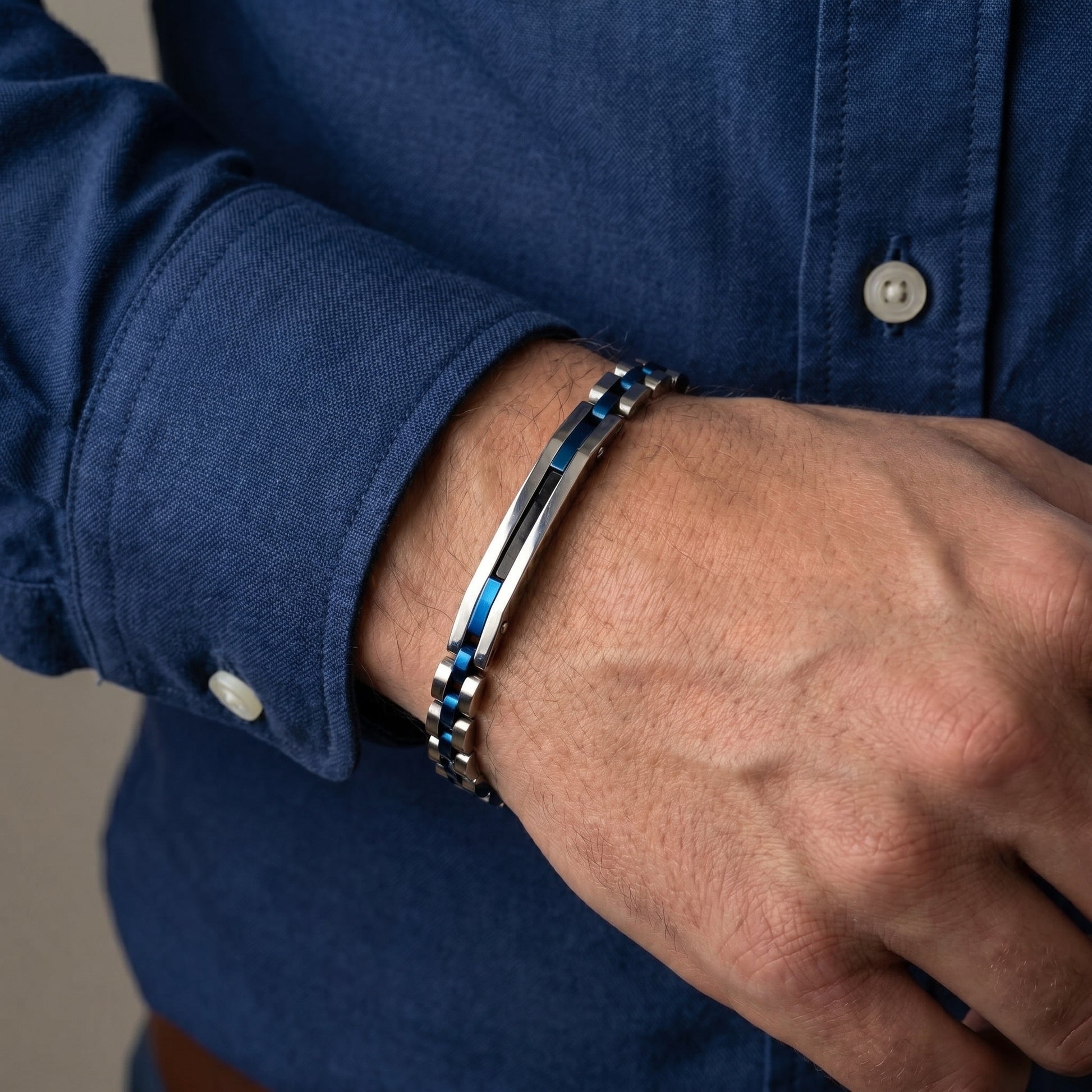 Men's stainless steel bracelet with blue inlay links